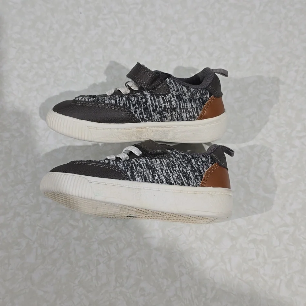 Carters Toddler‎ Gray Sneakers Size 6